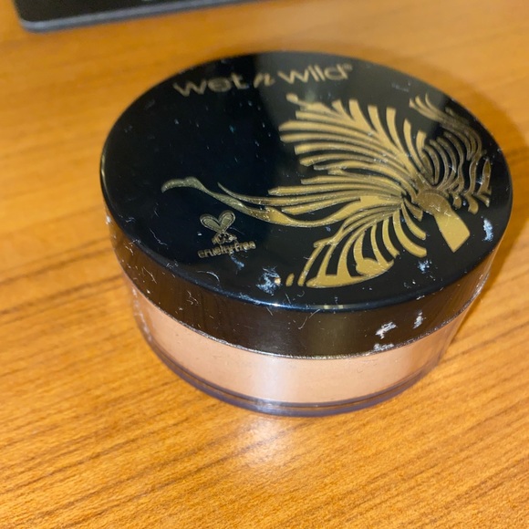 Wet N Wild loose highlight - Picture 2 of 3